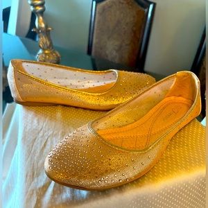 Delicate ballerina flats with crystals size 8and half